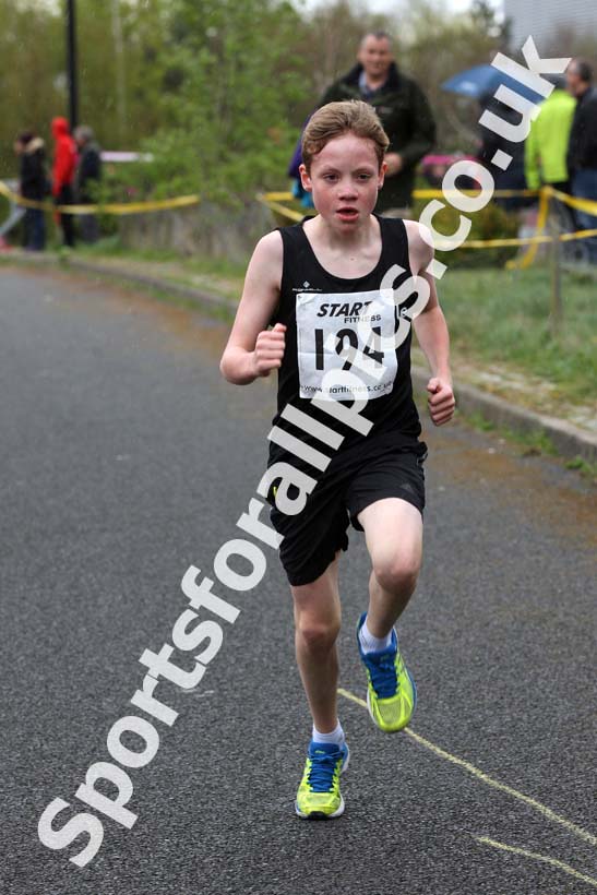 Boys and girls under-13s, Elswick Good Friday Road Races. Photo: David T. Hewitson/Sports for All Pics